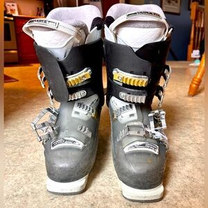 Women’s Tecnica ski boots